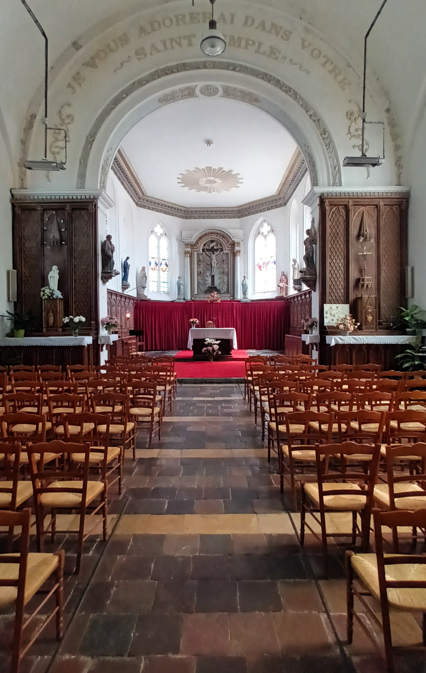 intérieur église de Dohem.jpg