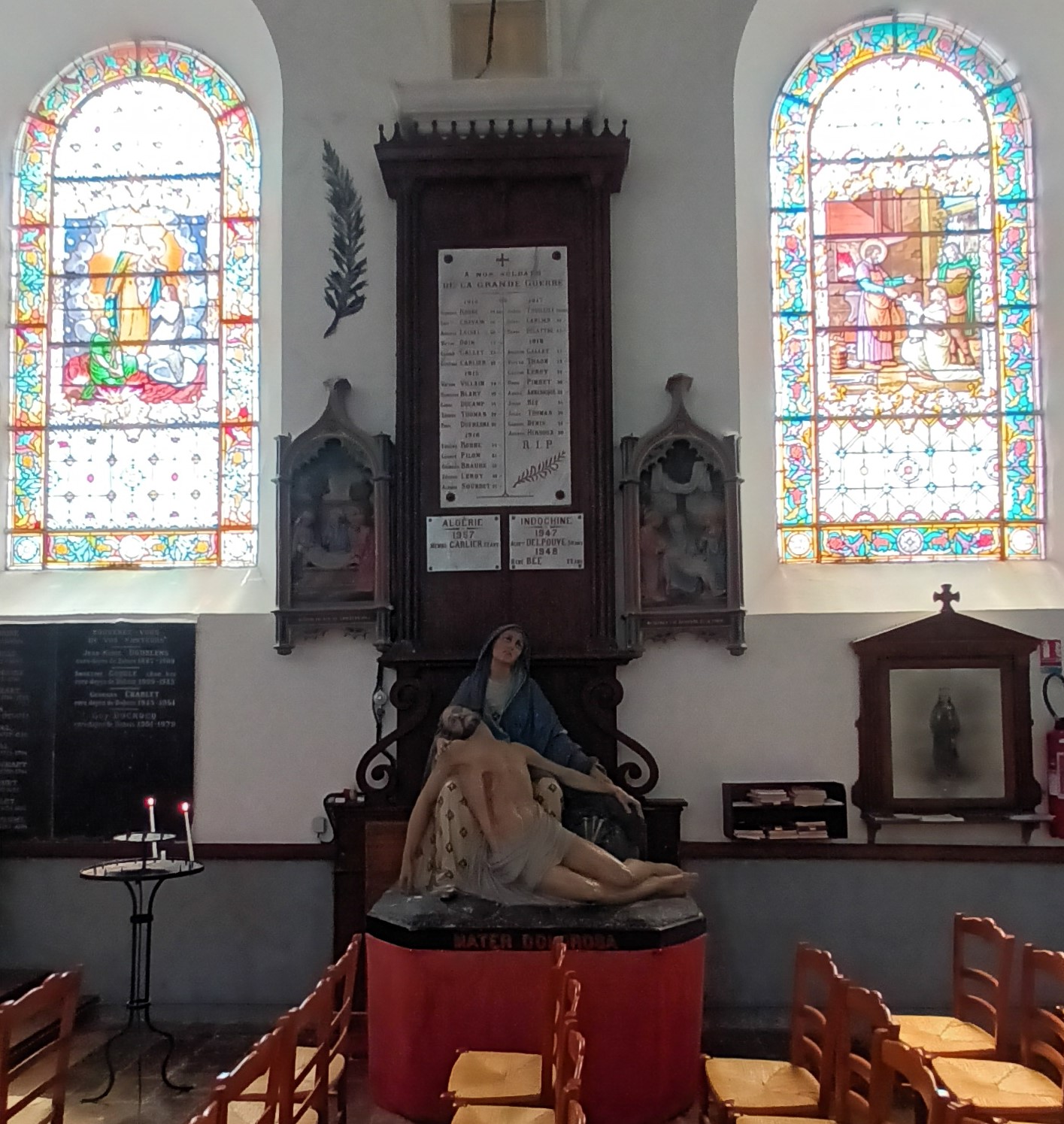 la pieta intérieur de l_église.jpg