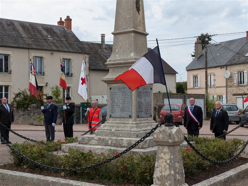 6-cérémonie au monument.jpg