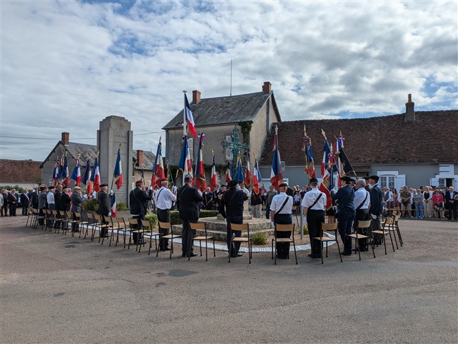 20-CRUX CEREMONIE DEPARTEMENTALE  Porte-drapeaux _4_.jpg