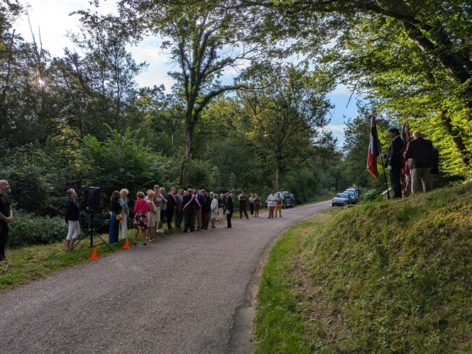 4-stèle Camp Mariaux 15.08 _1_.jpg