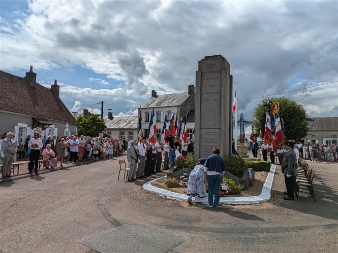 18-CRUX CEREMONIE DEPARTEMENTALE  Porte-drapeaux _5_.jpg