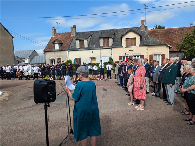 15-CRUX CEREMONIE DEPARTEMENTALE  _1_ Mme Boussard.jpg