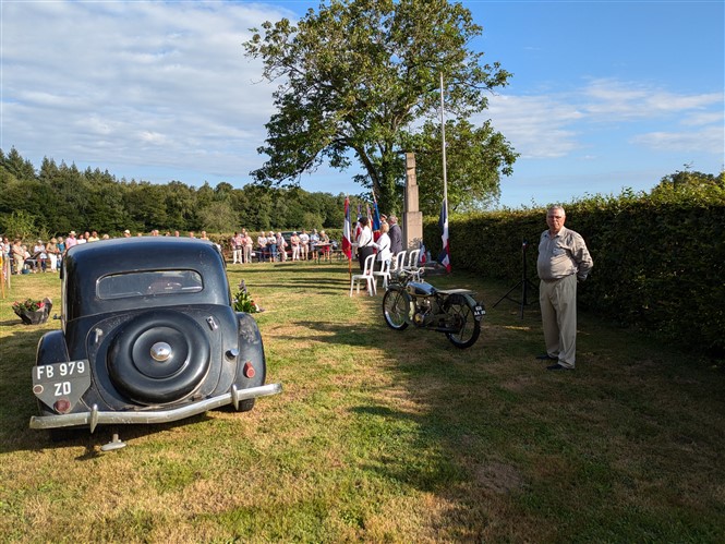 14-LA COLONNE  la traction et la moto.jpg