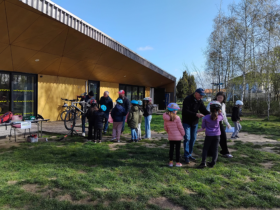 25 mars ateliers velo - flouté.jpg