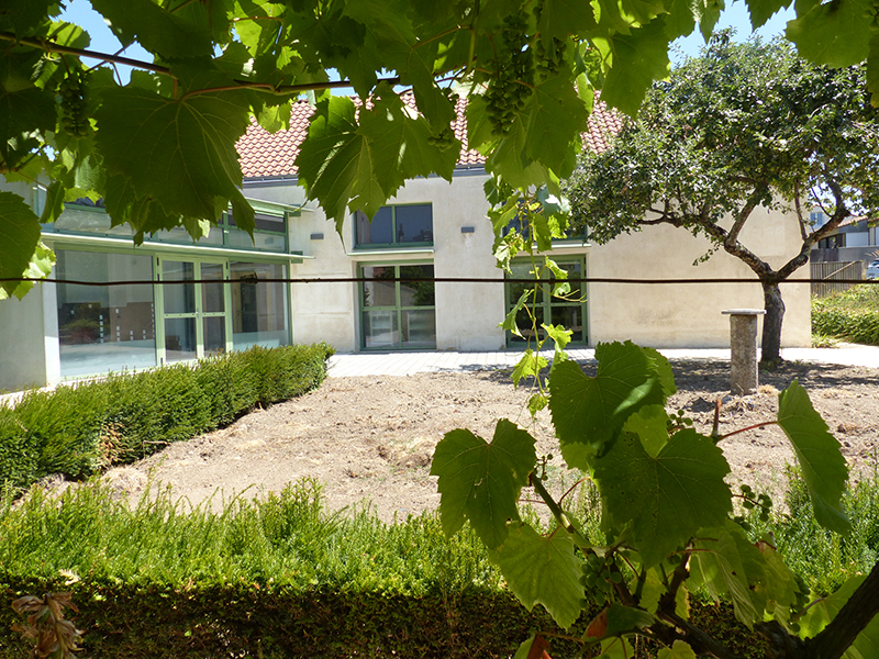 biblio vue du jardin de la Cure copie.jpg