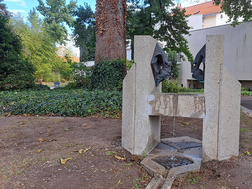 Fontaine en eau -w.jpg