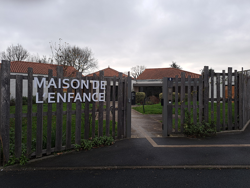 Maison de l enfance - enseigne -web.jpg