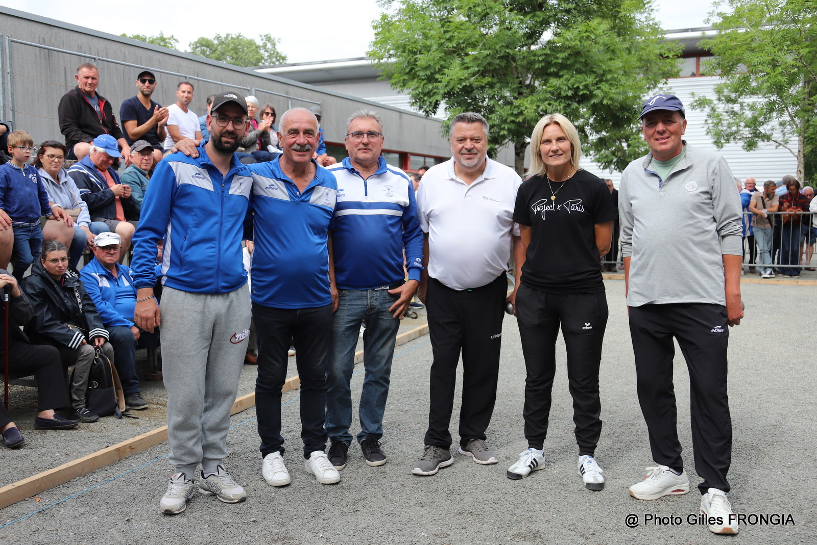 3 membres du club avec les 3 champions du monde.jpg