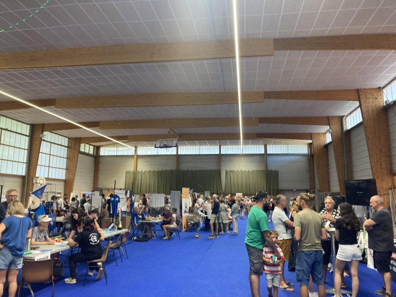 stands AM 1.jpg
