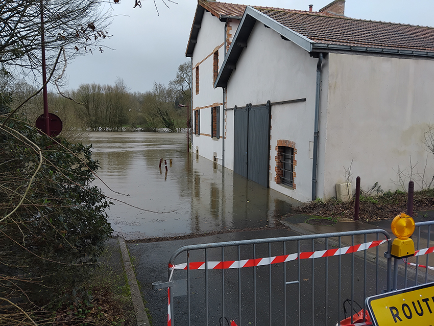 Crue fev 2026- 2 bas de la rue des bords de l Eau - barré.jpg