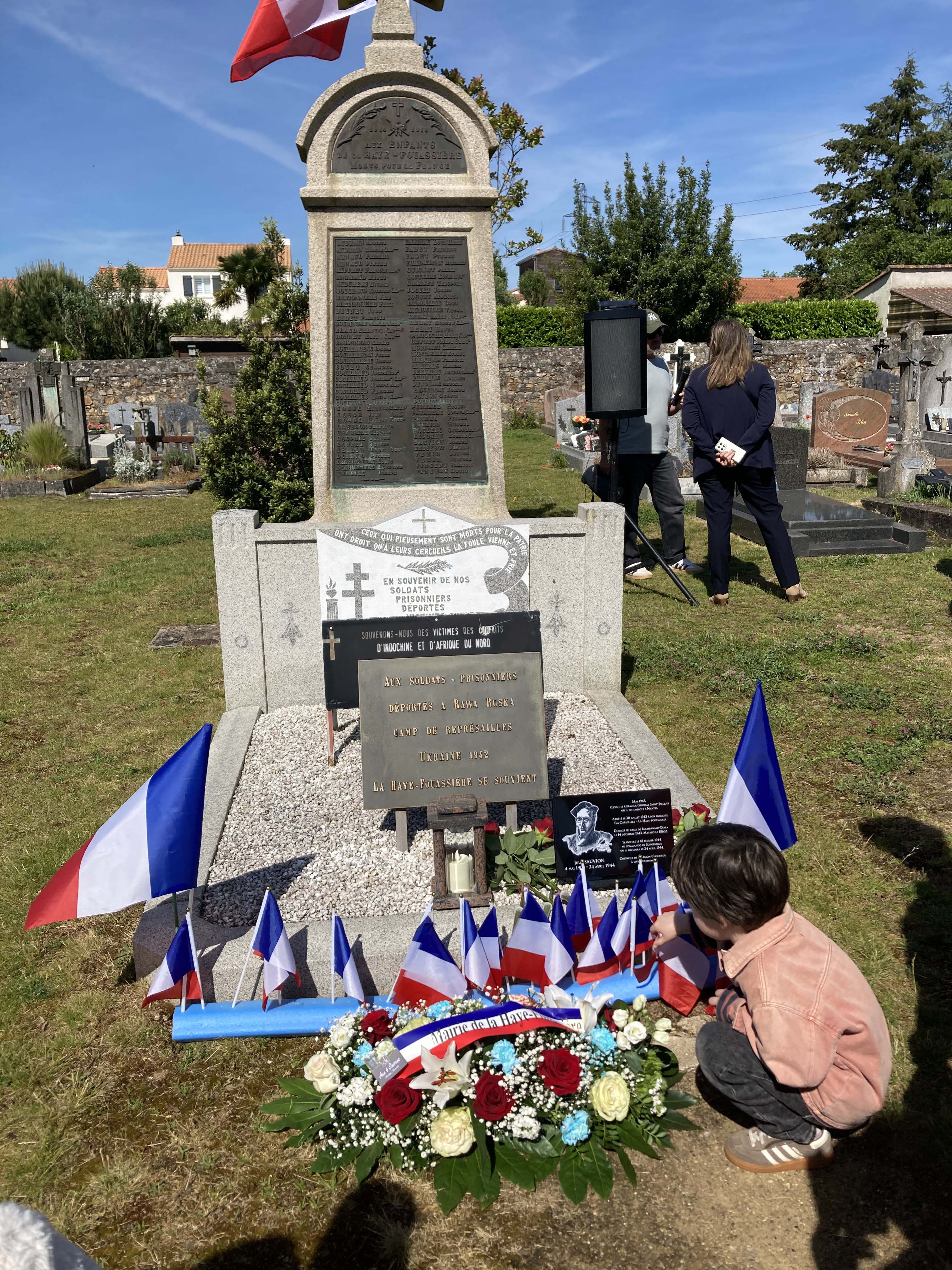 8 - monument aux morts.jpg