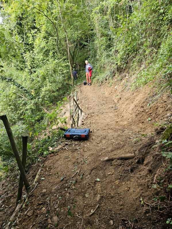 Sentier vers terrain vtt 1.jpg