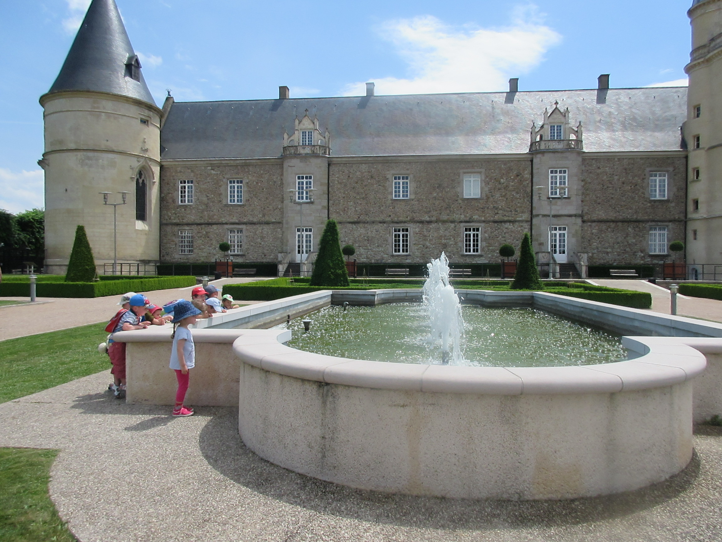 chateau maternelle.JPG