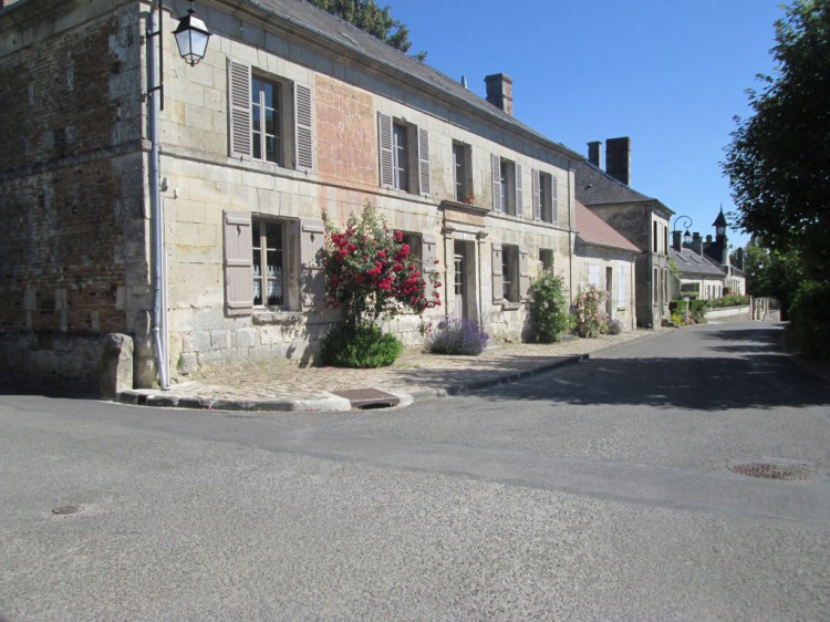 MAISON DE COMMERCE