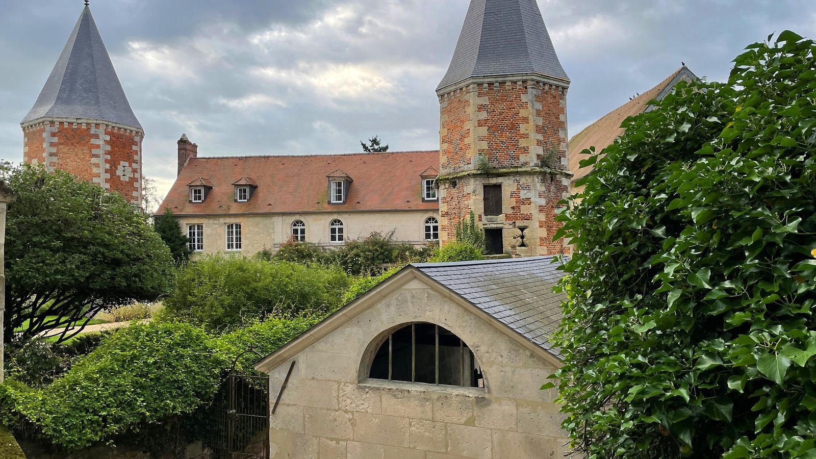 CHATEAU - VUE EXTERIEURE 03