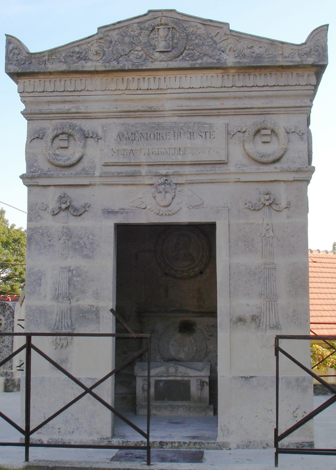 MONUMENT GENERAL CHARPENTIER