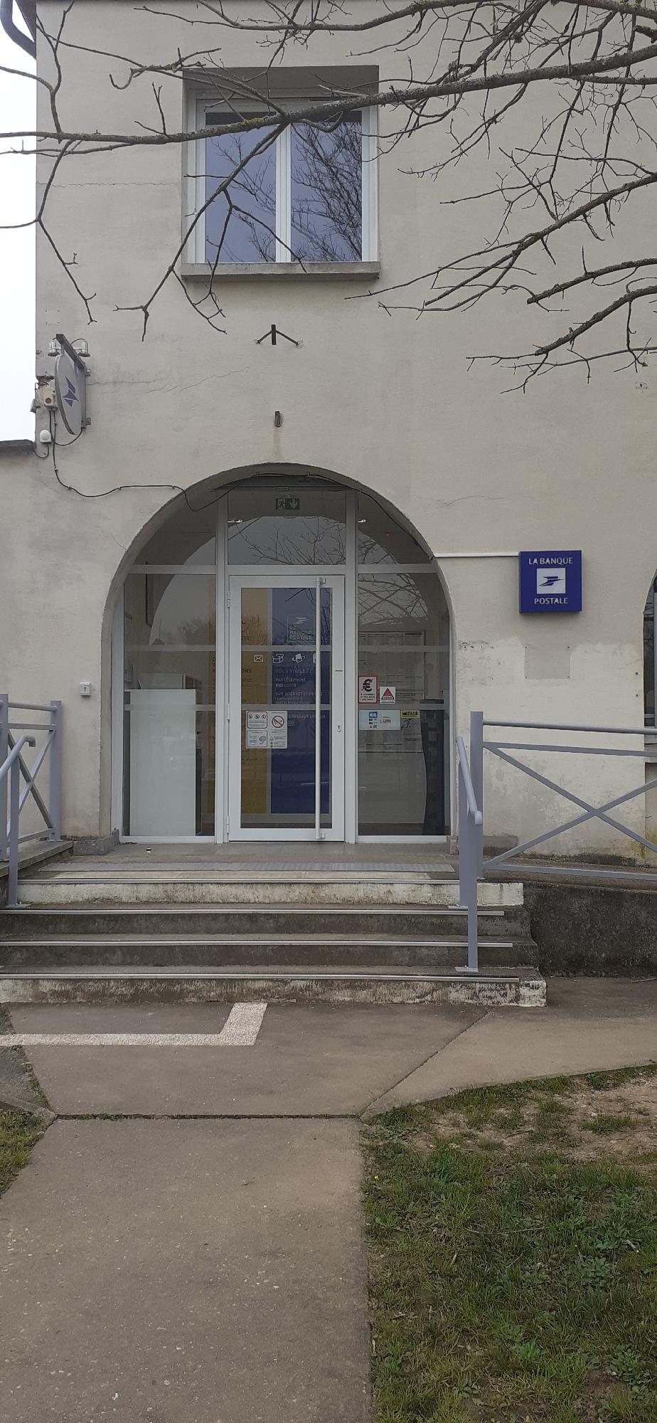 LA POSTE.jpg