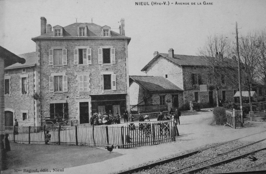 Gare et passage à niveau.jpg