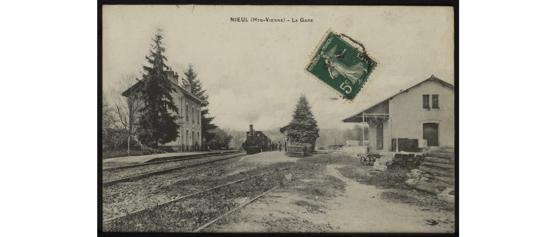 Gare avec locomotive 46 Fi 2828.png