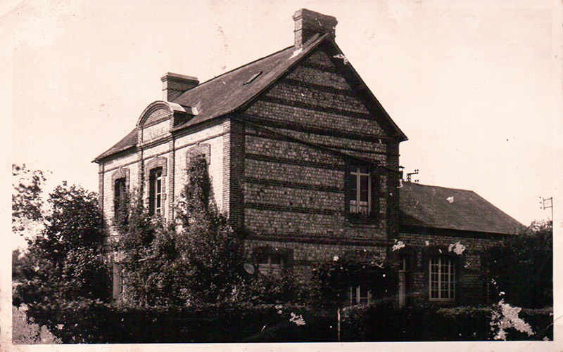 Ouainville — L_ancienne Mairie.jpg
