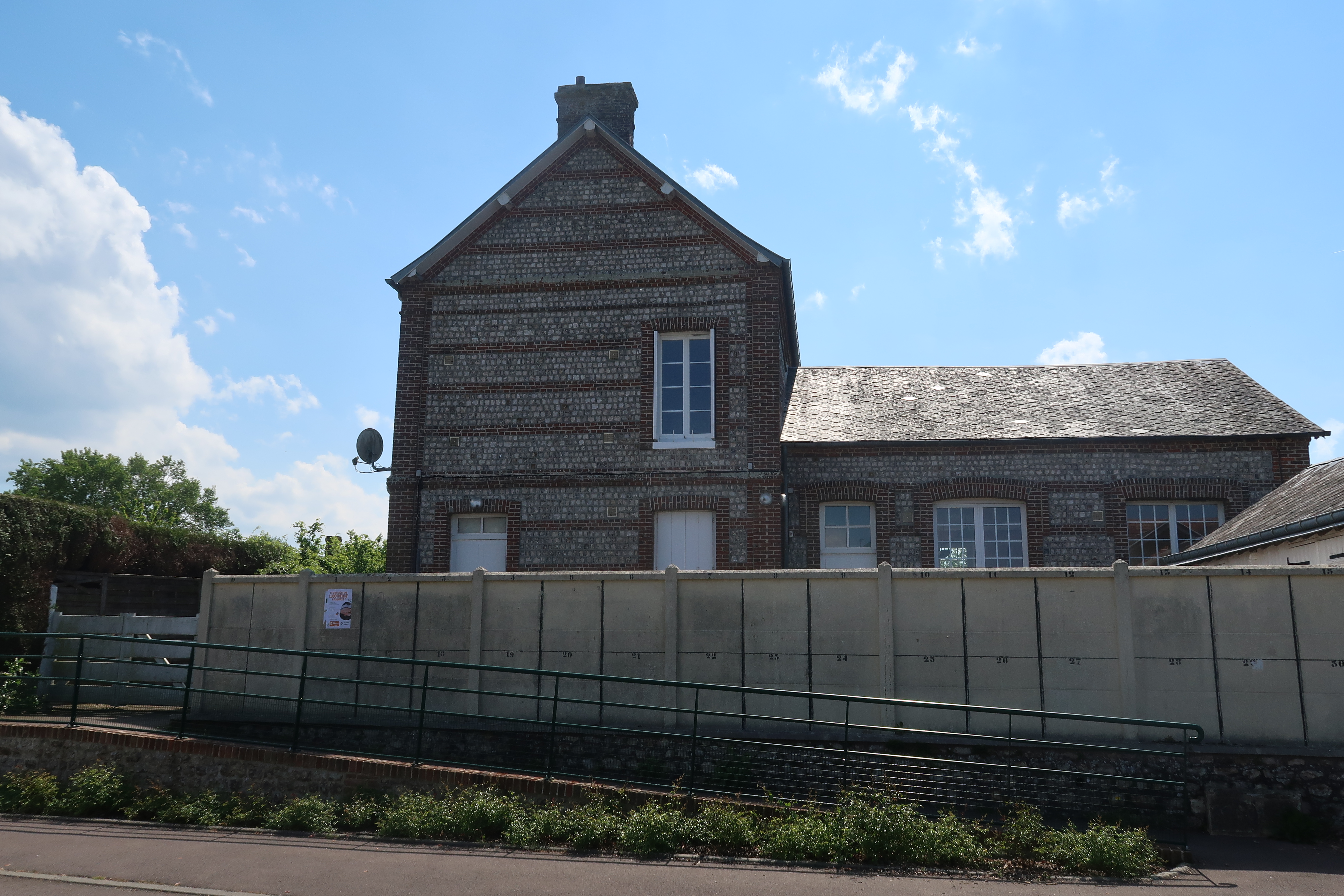 Salle des Associations-1.JPG