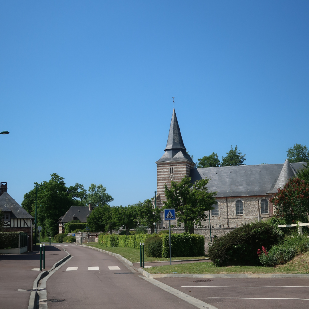 L'ÉGLISE — Vue de la rue Saint-Maclou.png