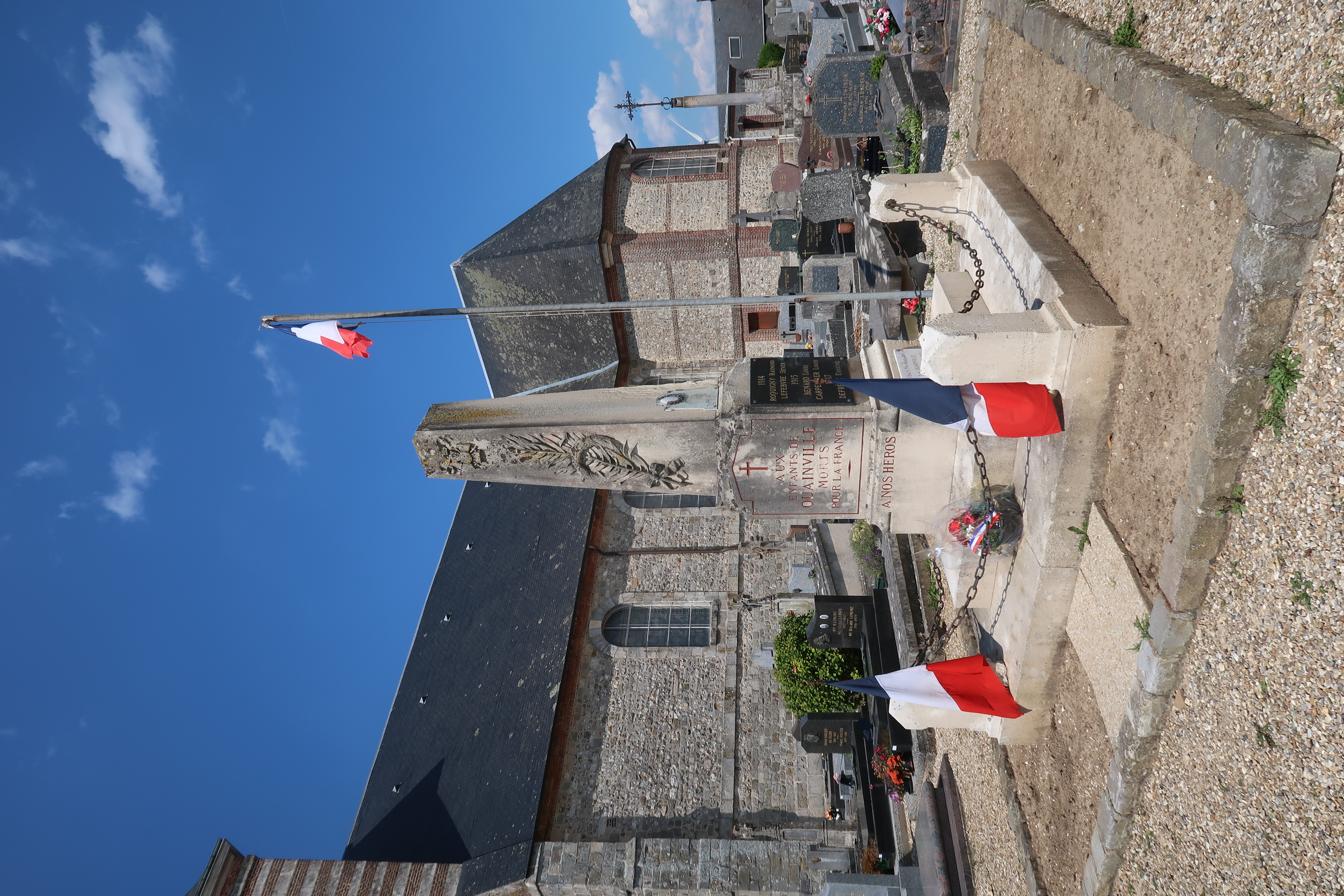 Le monuments aux morts.JPG