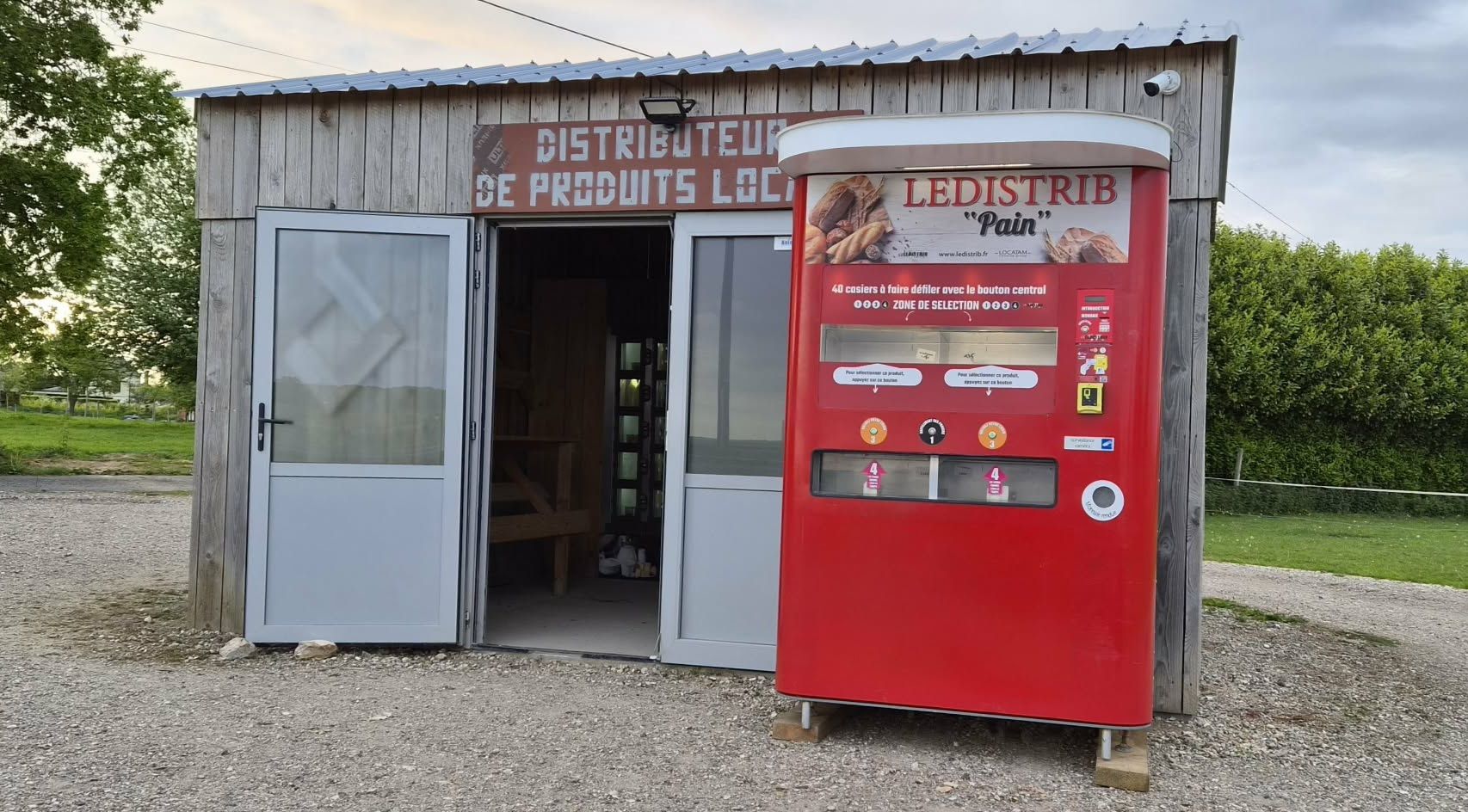 Distributeur à pain.JPG