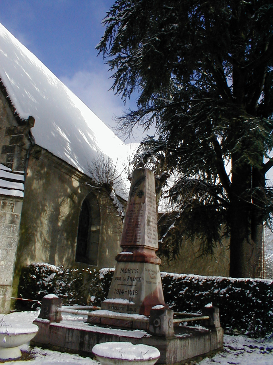Monument morts hiver.JPG
