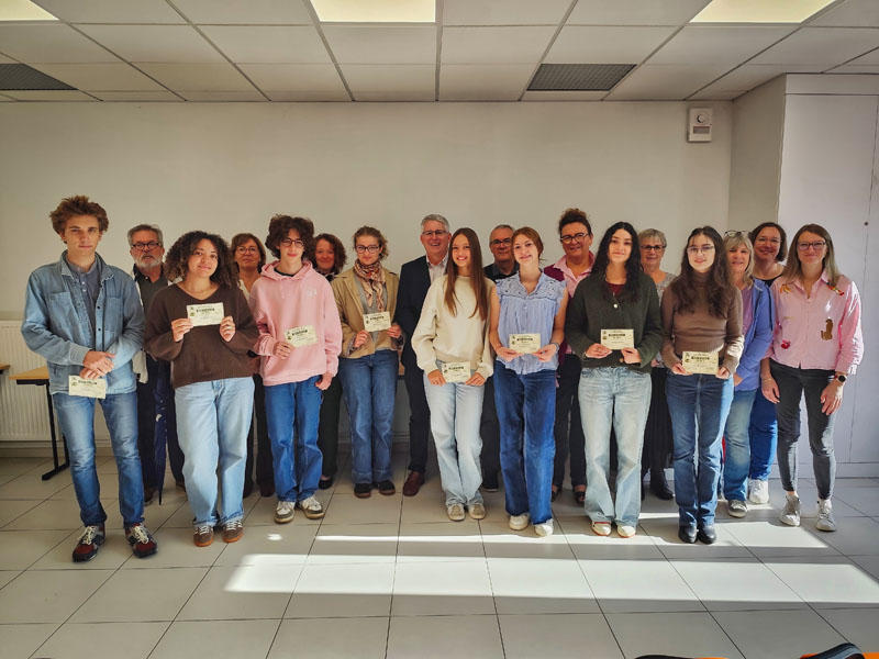2026_10_17_remise de cadeaux aux diplômés_h600.jpg