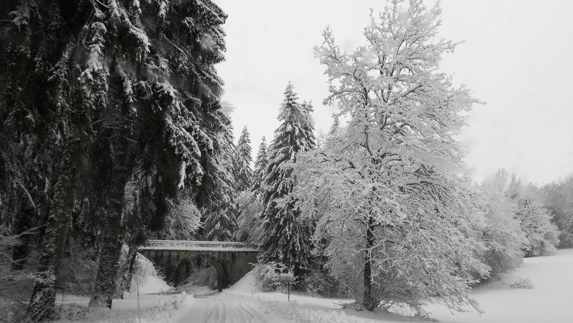 chapelle dhuin neige.jpg