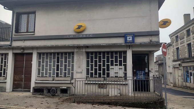 LA POSTE.jpg
