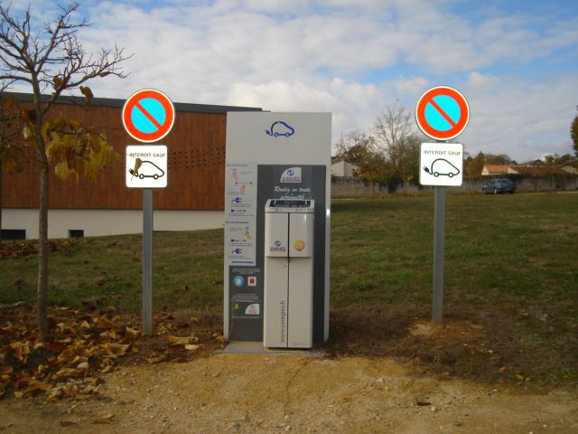 LA BORNE ÉLECTRIQUE.jpeg