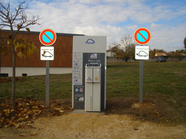 LA BORNE ÉLECTRIQUE.jpeg
