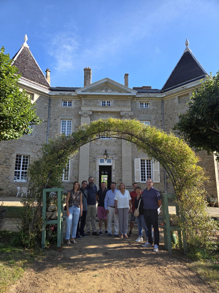 chateau lachal avec conseil municipal.jpg