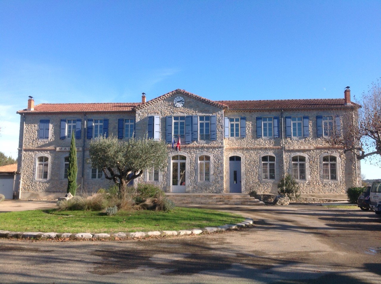 mairie pavoisee 1.JPG