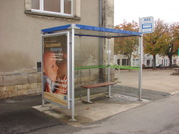 Abris bus le long de la salle des fêtes.jpeg