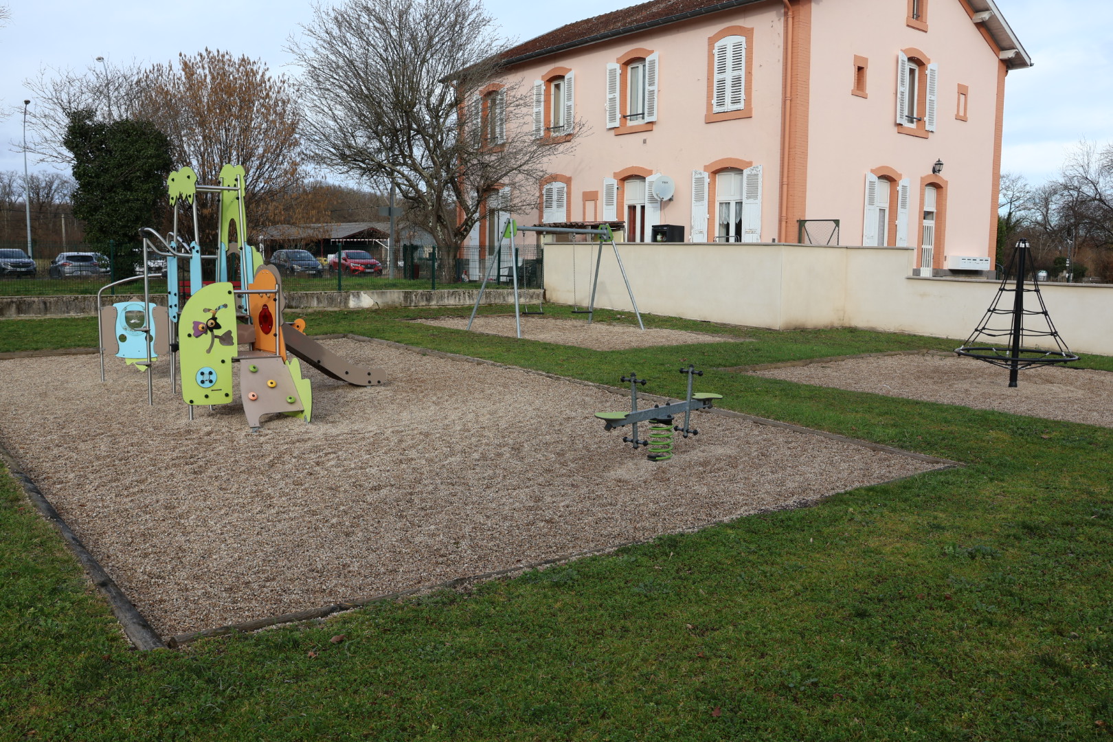 Aire de jeux Place de la Gare.jpg