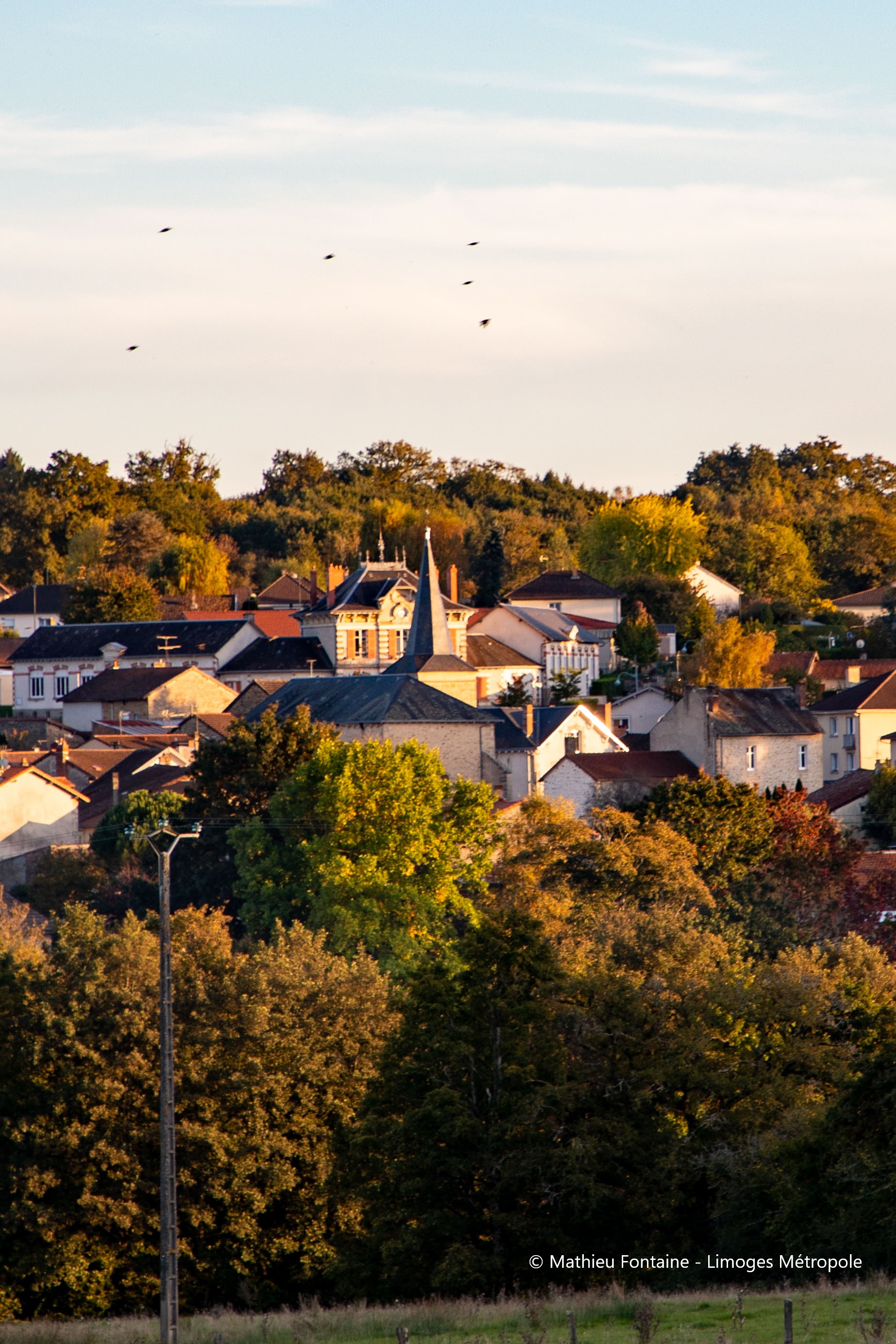 Peyrilhac bourg 2.jpg