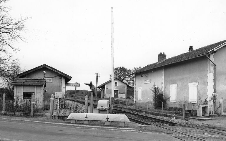 Ancienne gare Peyrilhac-Saint Jouvent.jpg