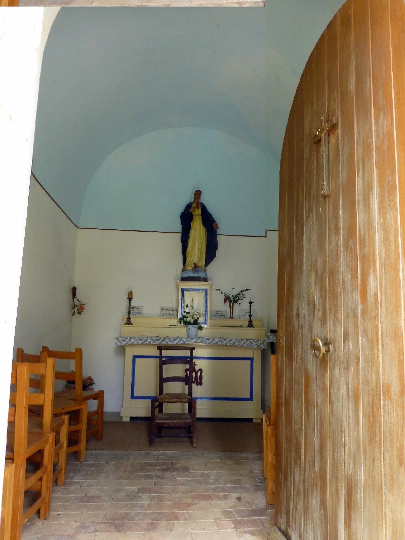 chapelle de brunel - intérieur.jpg