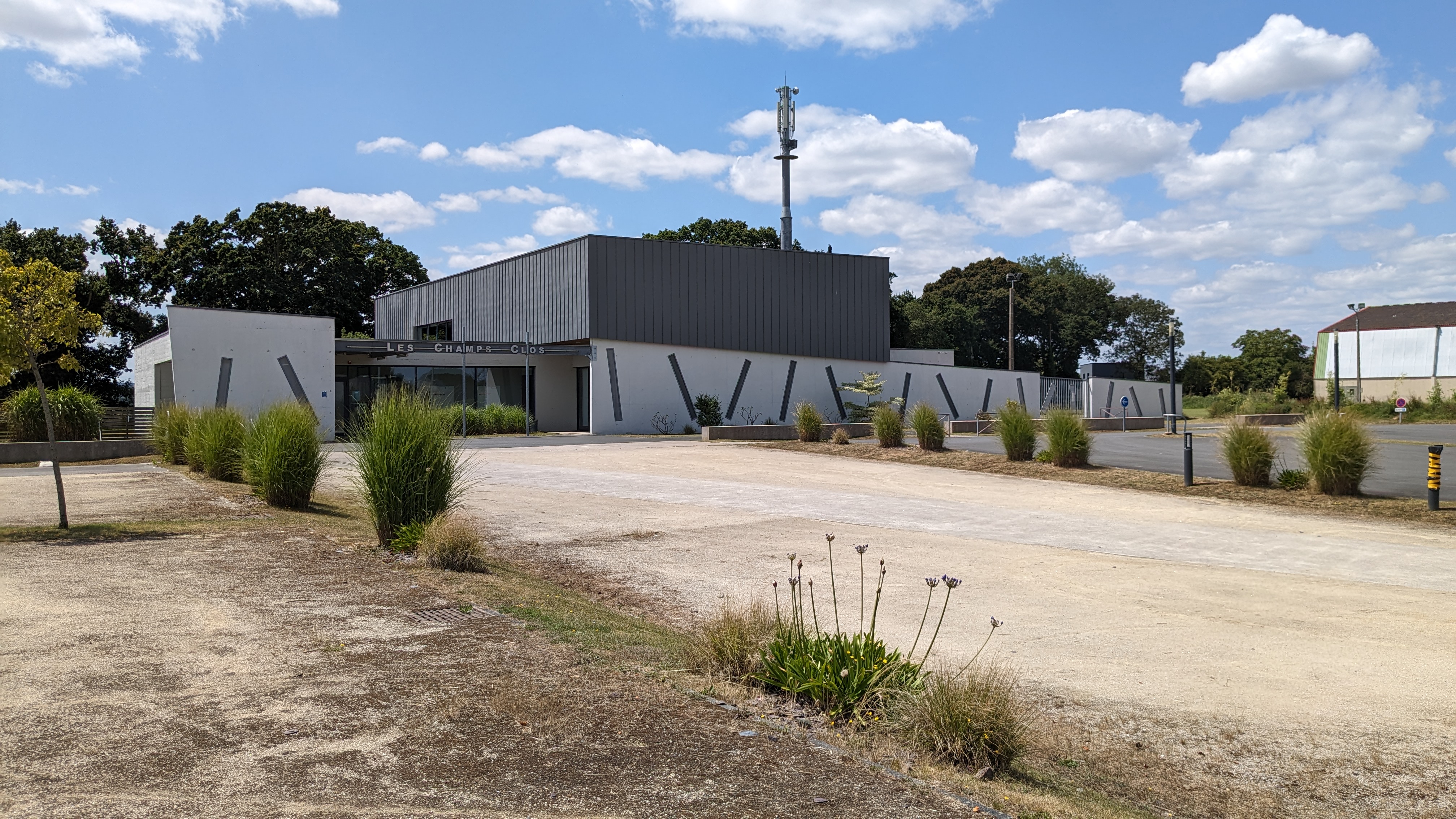 Salle Les Champs Clos.jpg