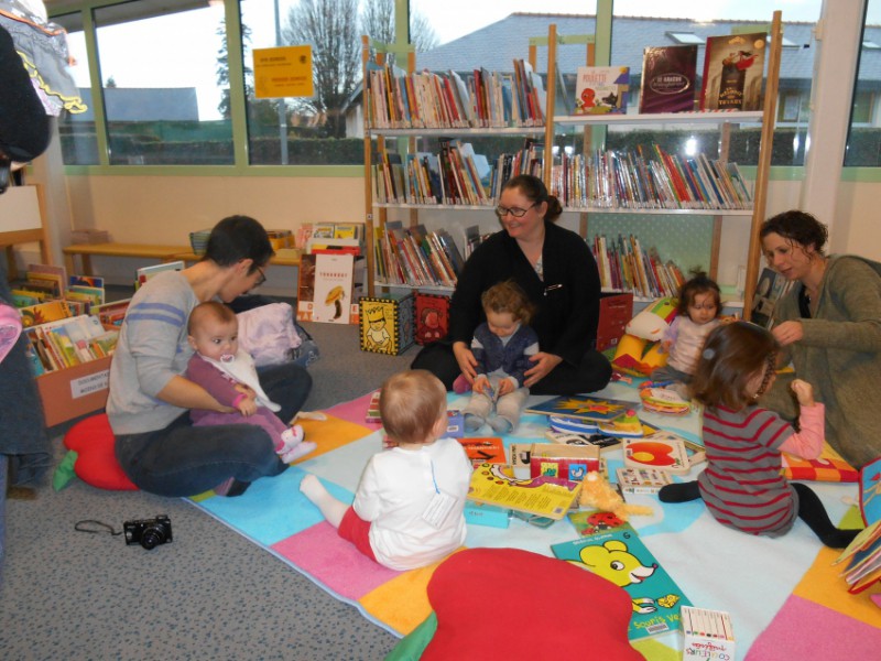 Les bébés à la bibliothèque 3.jpg