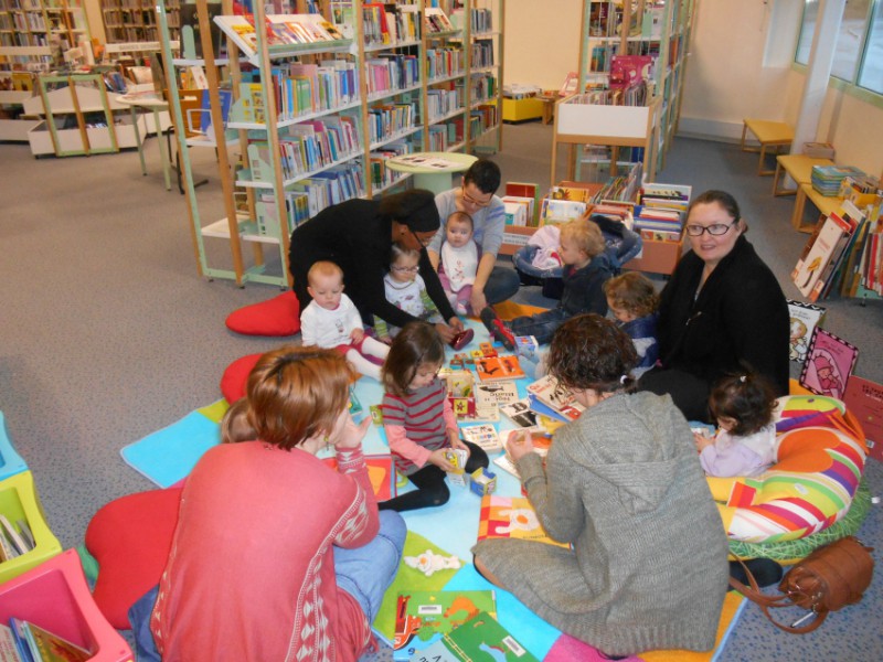 Les bébés à la bibliothèque 2.jpg