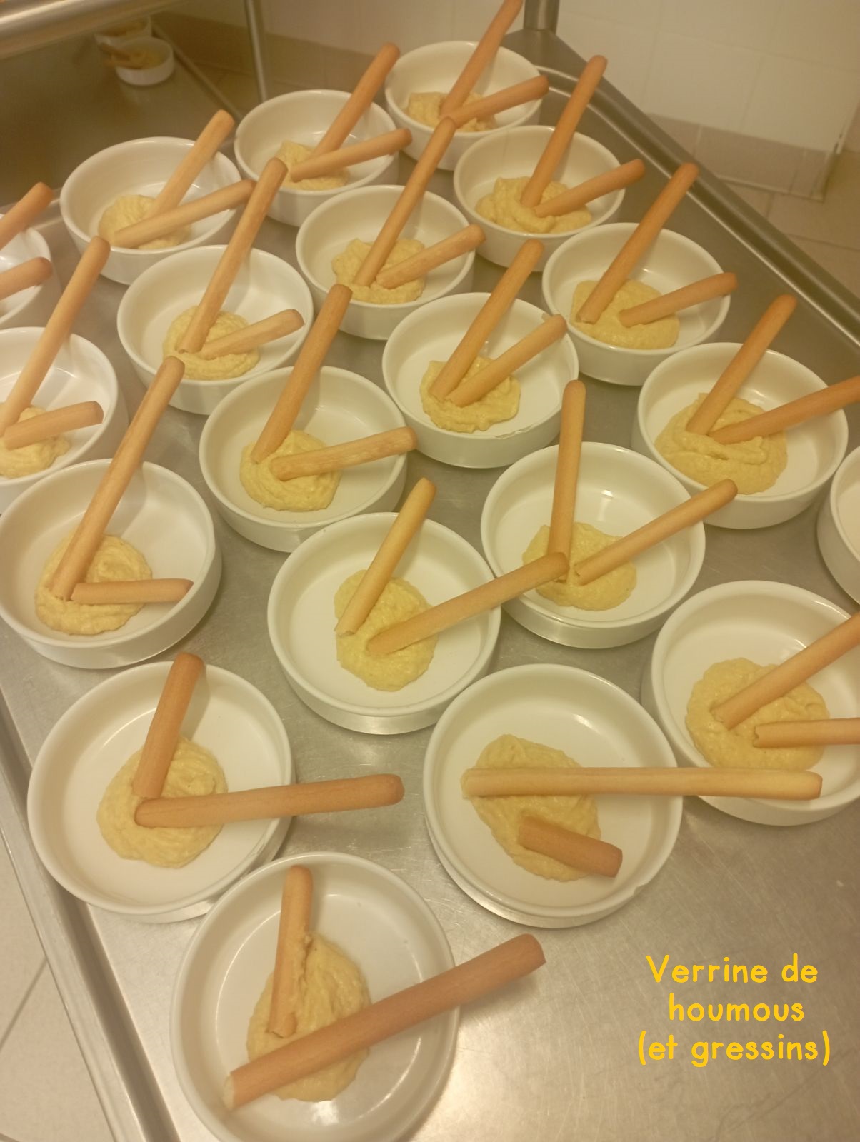 Verrine de houmous et gressins