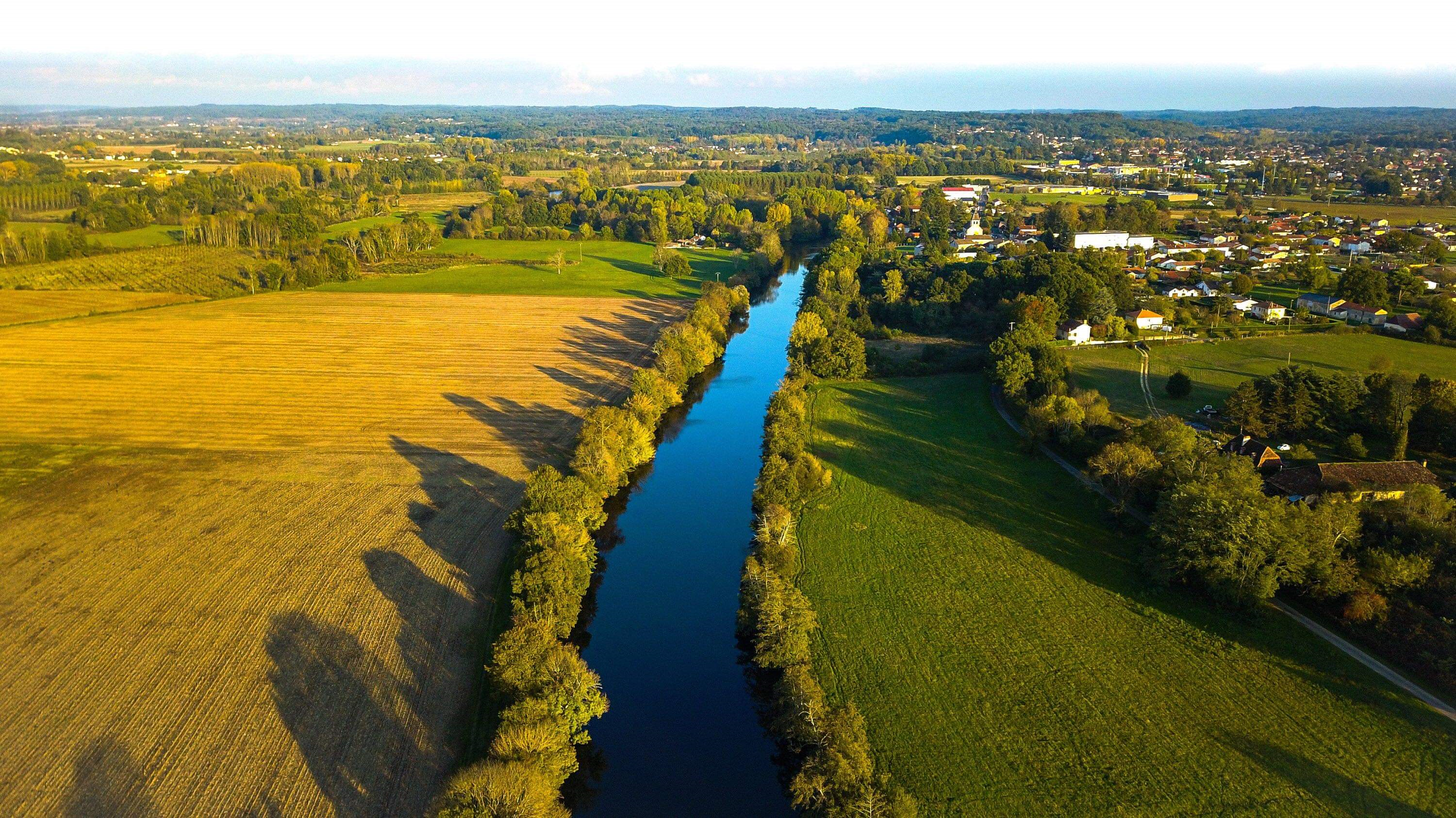 paysage rivière vue ciel.png