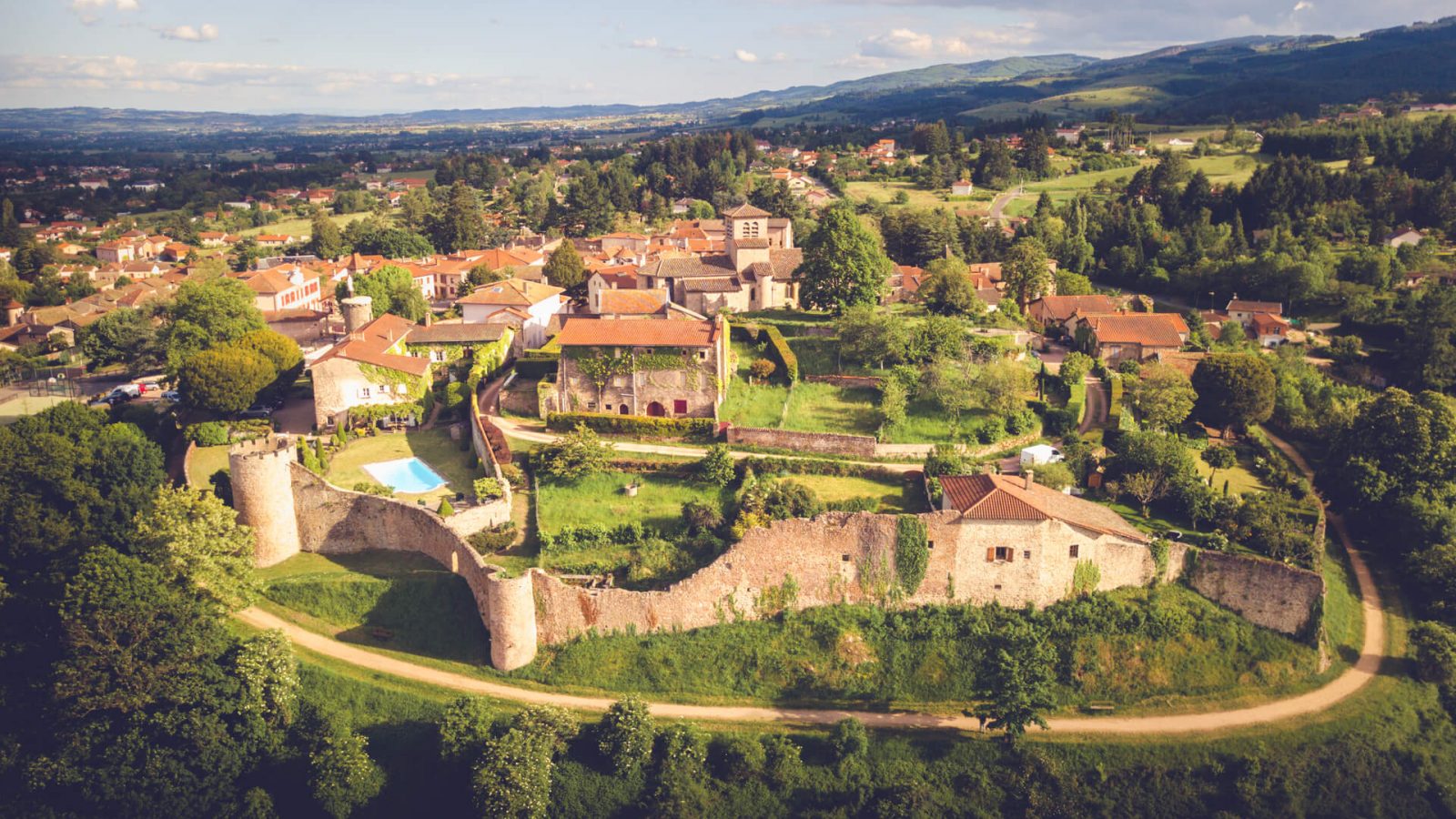 roanne-tourisme-saint-haon-le-chatel-aerien-267-1600x900.jpg