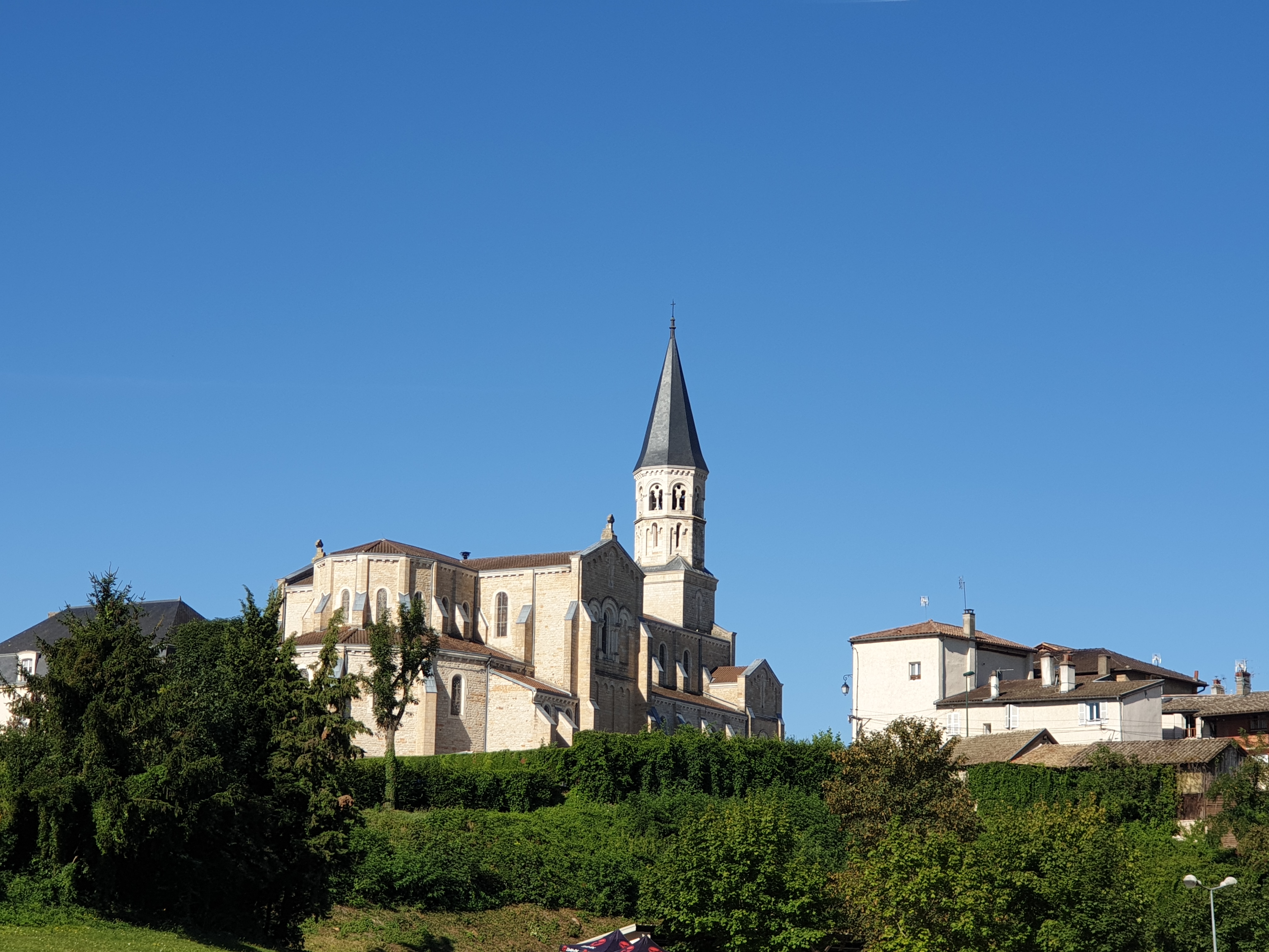 Romanèche-Thorins vue église
