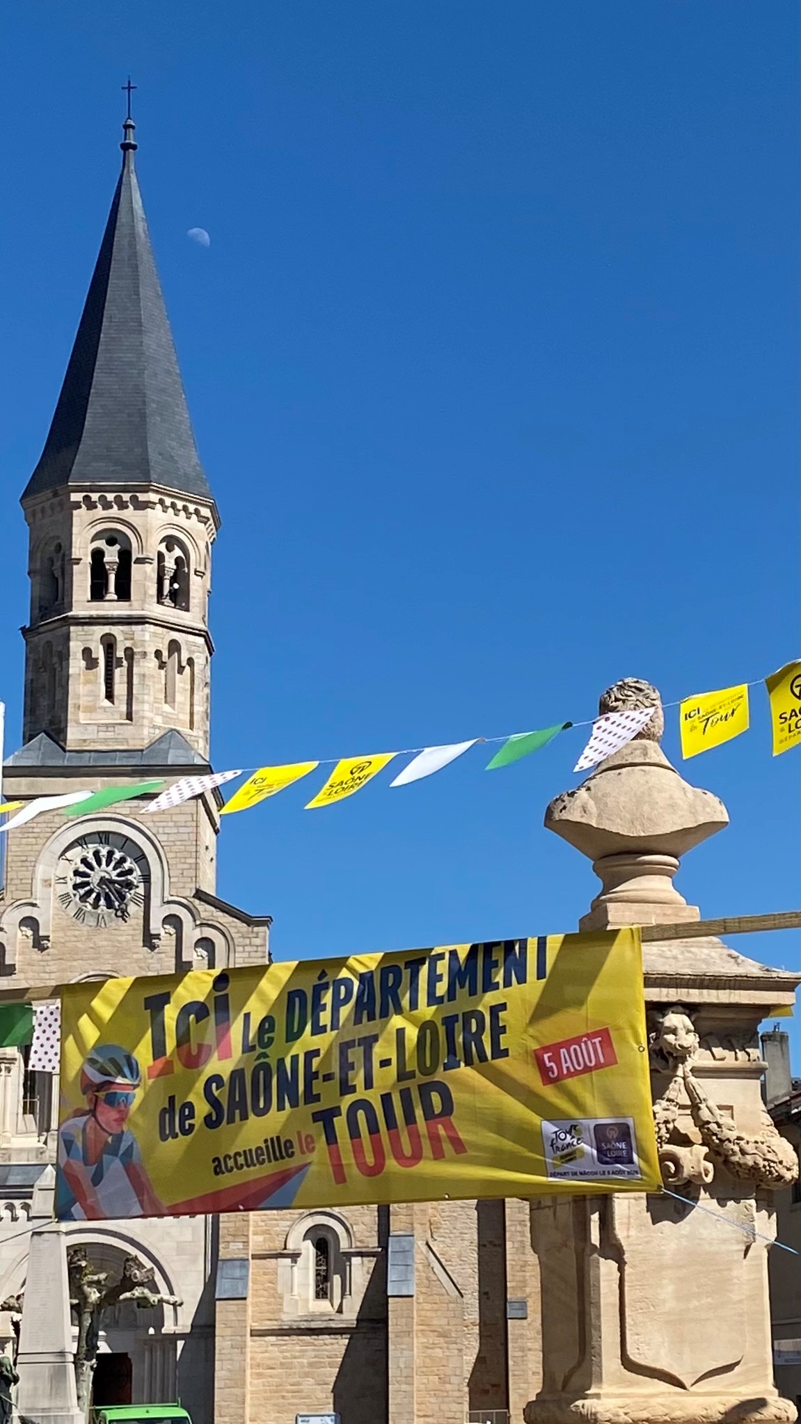 Eglise et monument Raclet.jpg